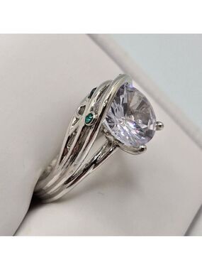 Green Emerald Gemstone Silver Tone Ring Casual Bridal Wedding Size 5.75